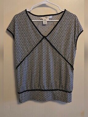 Max Studio Black & White Geometric V-Neck Cap Sleeve Top with Trim